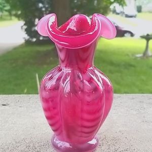 Beautiful Fenton Melon shaped Vase